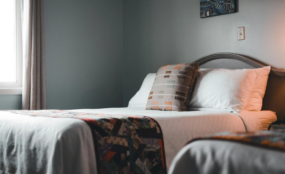 렘수면 행동장애 환자를 위한 안전한 침실 환경 조성