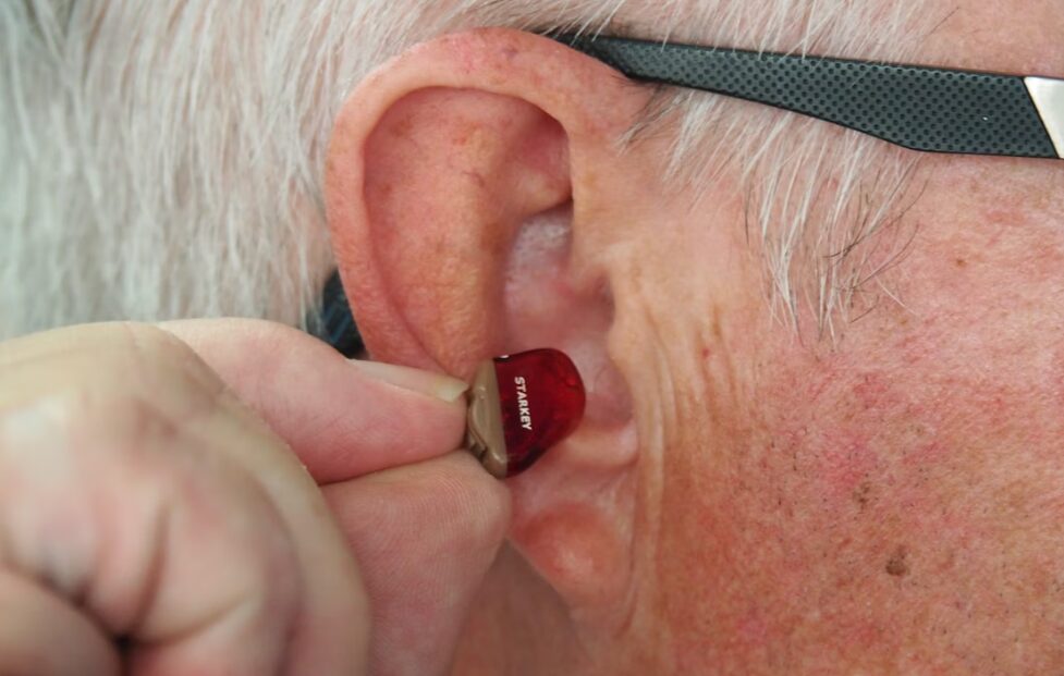 부모님 보청기 거부감 줄이는 방법과 청력 관리의 중요성