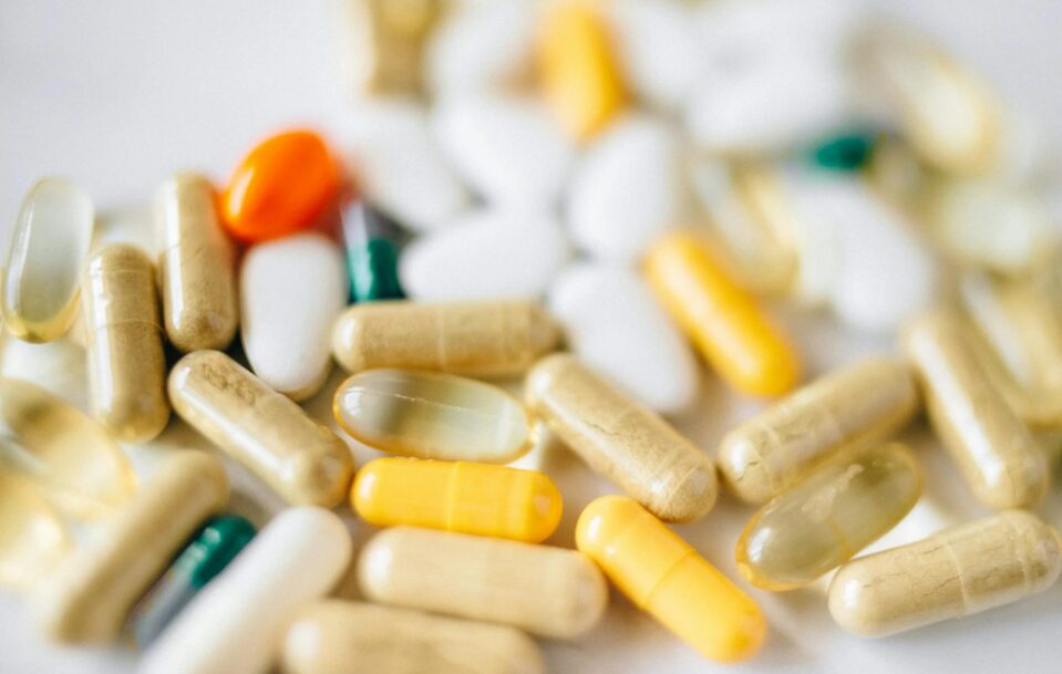 건강을 위해 복용하는 비타민 영양제